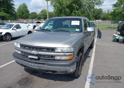 2000 Chevrolet Silverado 1500 Ls z USA, uszkodzony, nr VIN 1GCEK19T8YE155896